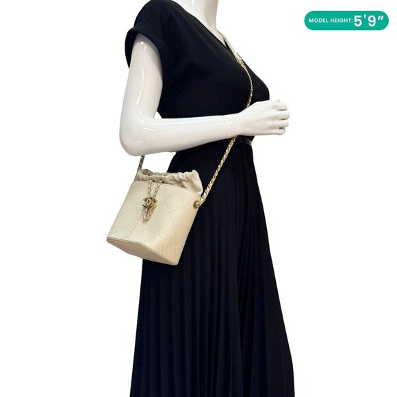 Chanel CC Drawstring Quilted Leather Crossbody Bucket Bag Cream - Picture 2 of 12